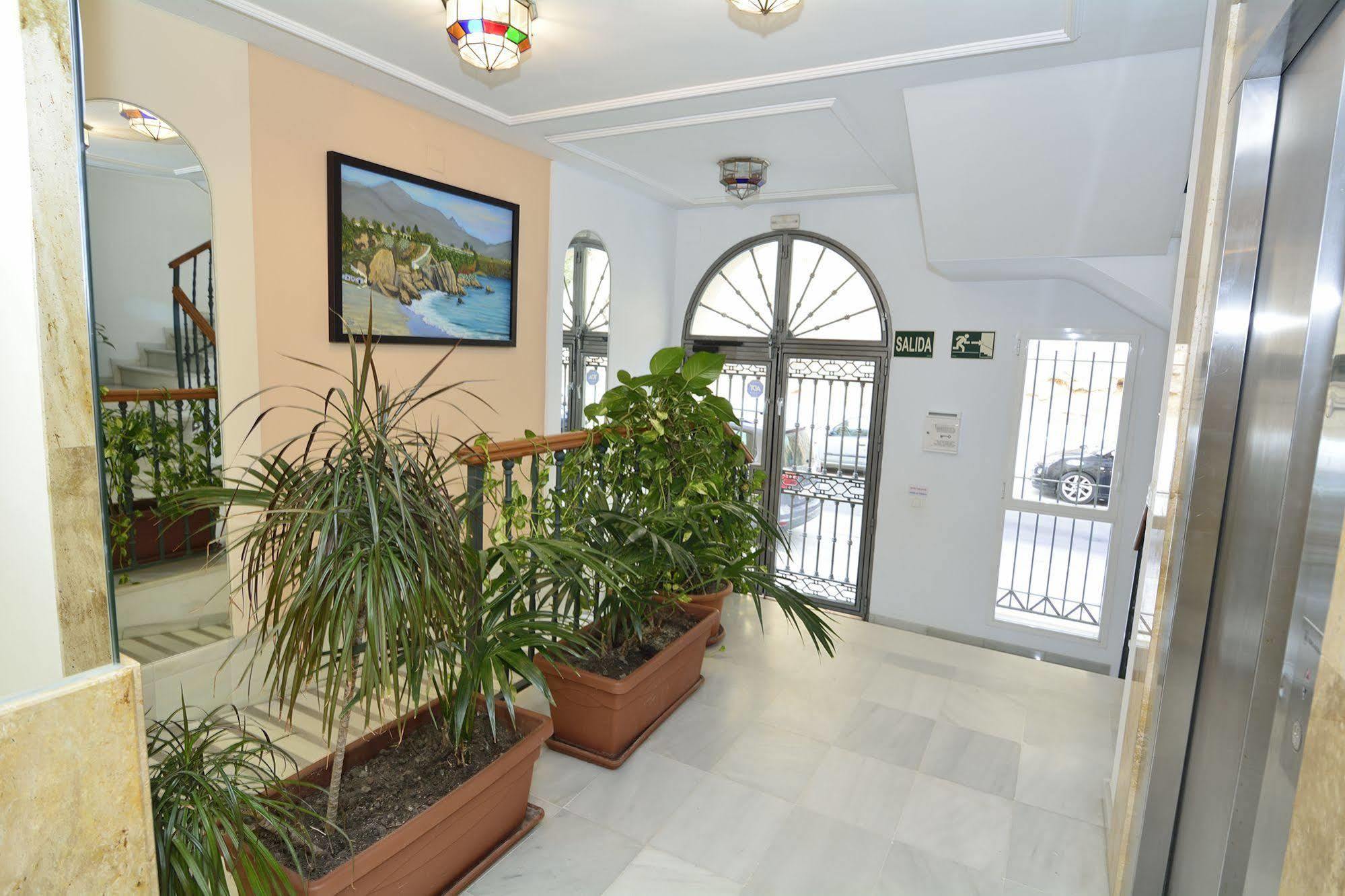 Apartamentos Hc Burriana Playa Nerja